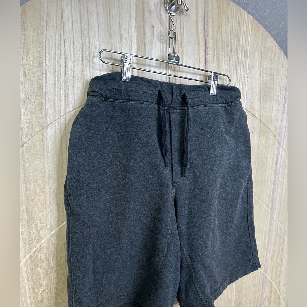 Lululemon Mens medium Shorts Heather‎ gray - Picture 2 of 8